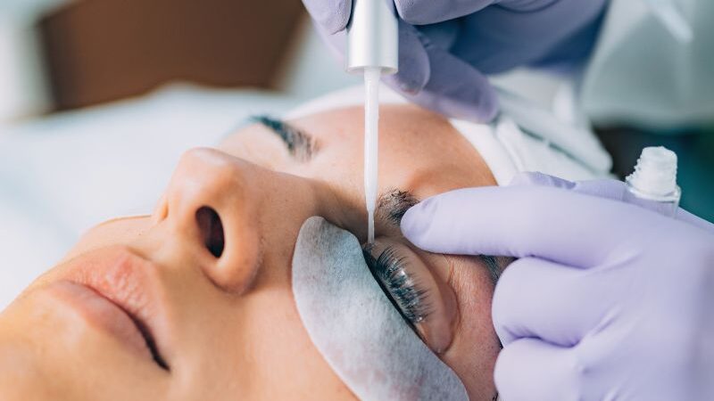 6 Great Reasons to Escape The Daily Grind and Take an Online Lash Lift Course